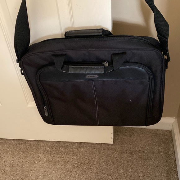 Targus | Bags | Laptop Bag | Poshmark